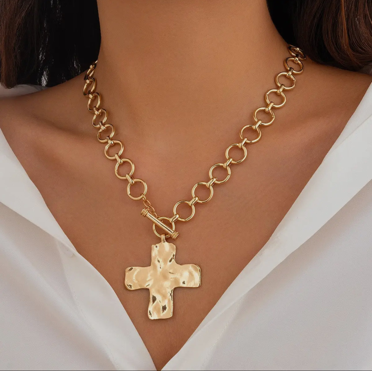 Hammered cross front toggle necklace
